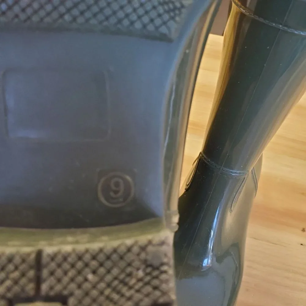 #SIS Joe Fresh Olive Rain Boots, 9 Very Gently Used - Picture 2 of 3